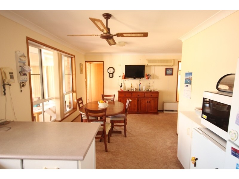 6 Laurina Close, Old Bar NSW 2430