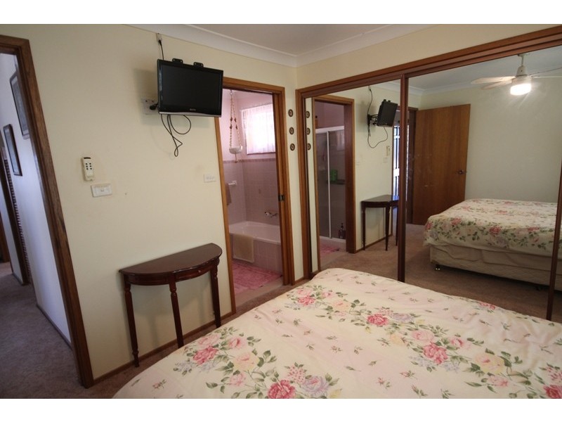 6 Laurina Close, Old Bar NSW 2430
