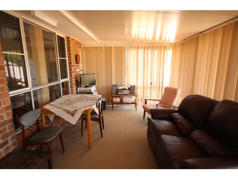 6 Laurina Close, Old Bar NSW 2430
