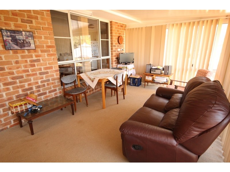 6 Laurina Close, Old Bar NSW 2430