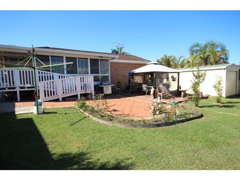 6 Laurina Close, Old Bar NSW 2430
