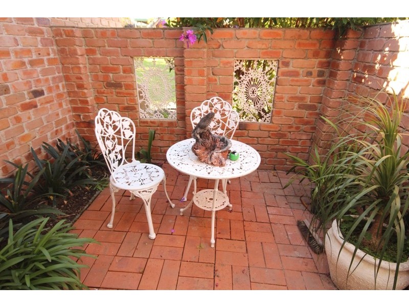 6 Laurina Close, Old Bar NSW 2430