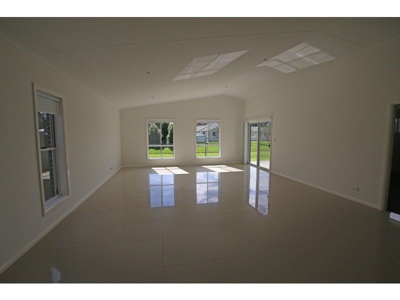 4 Laguna Court, Black Head NSW 2430