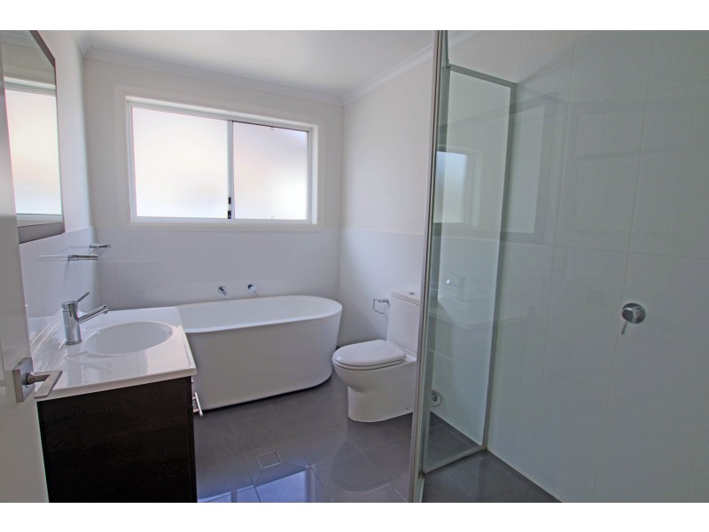 4 Laguna Court, Black Head NSW 2430