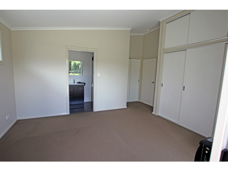 4 Laguna Court, Black Head NSW 2430