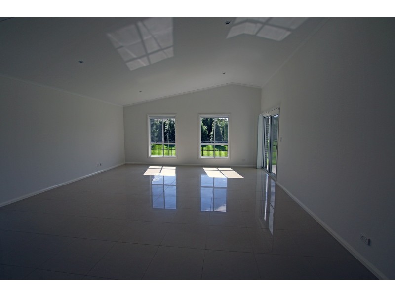 4 Laguna Court, Black Head NSW 2430