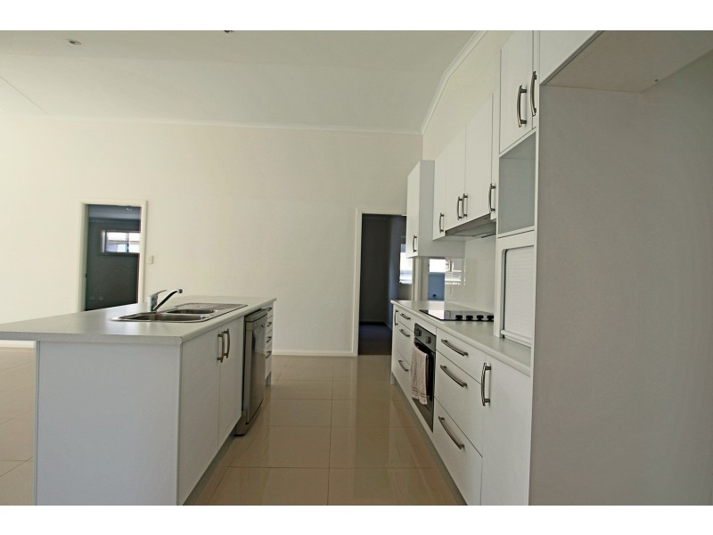 4 Laguna Court, Black Head NSW 2430