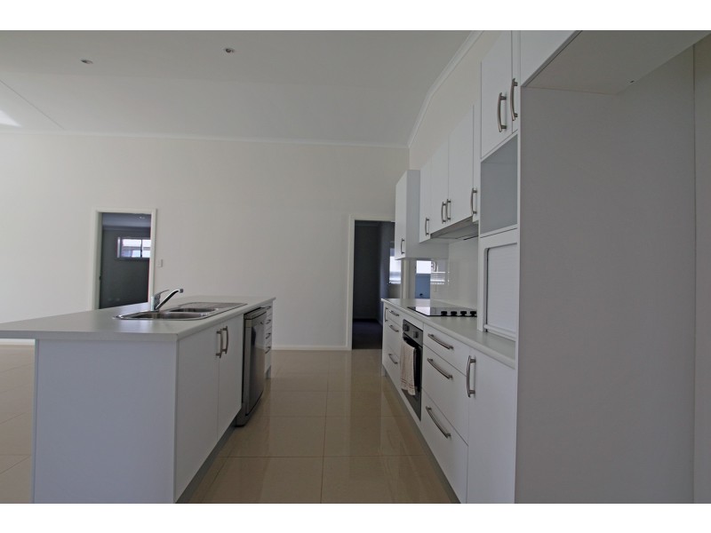 4 Laguna Court, Black Head NSW 2430