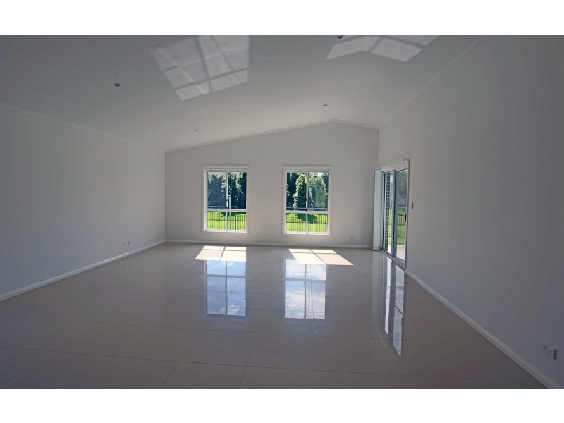 4 Laguna Court, Black Head NSW 2430