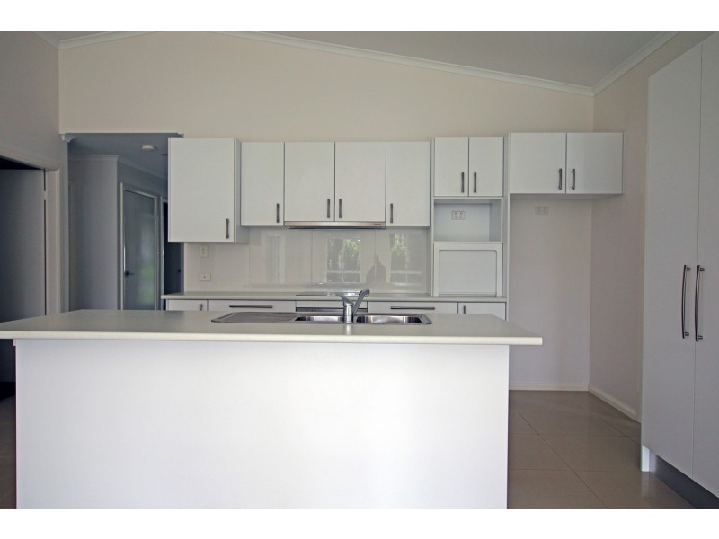 4 Laguna Court, Black Head NSW 2430