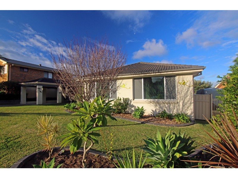 18 Tristania Crescent, Taree NSW 2430