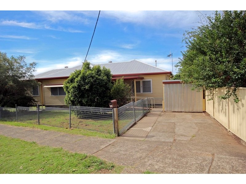 13 Wingham Road, Taree NSW 2430