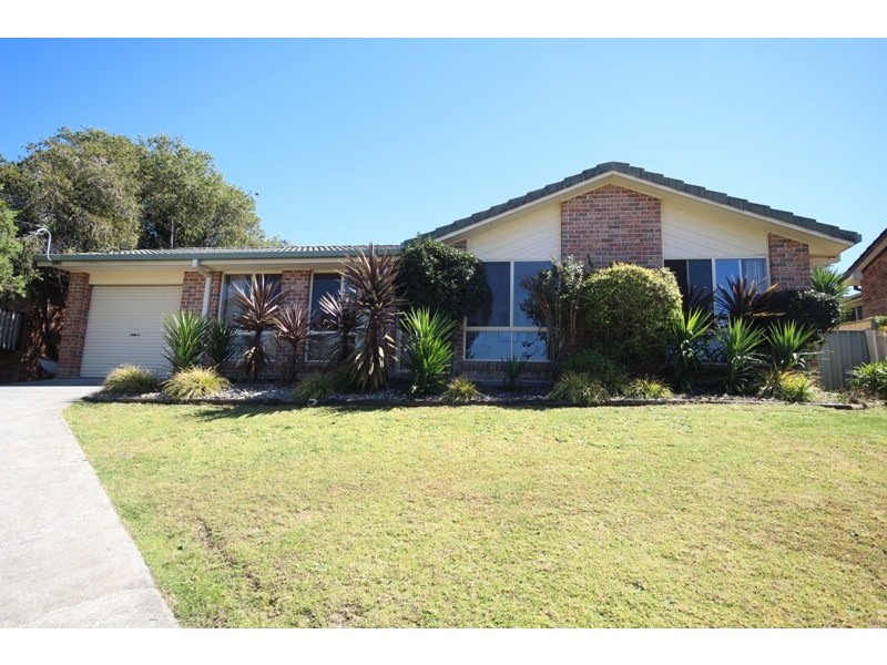 12 Caparra Close, Tinonee NSW 2430