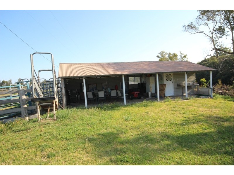 15 Old Bridge Road, Jones Island NSW 2430