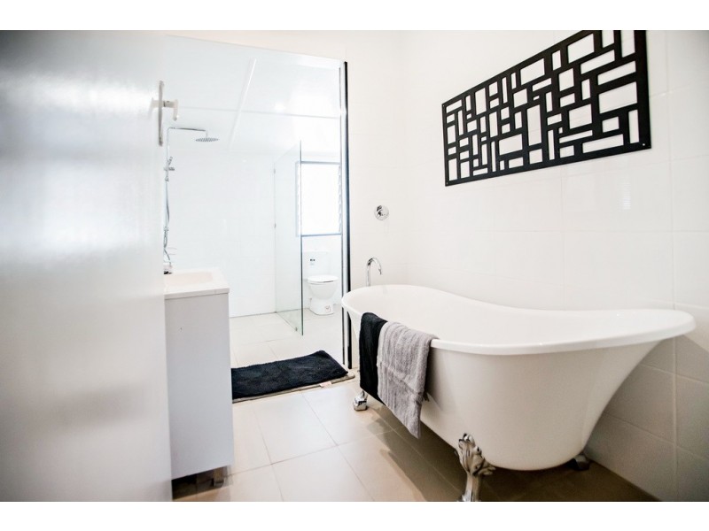 19 Lambert Street, Wingham NSW 2429