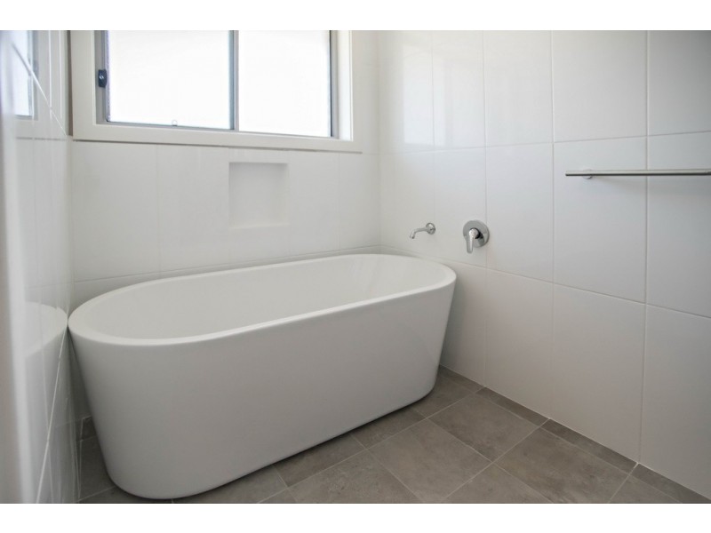 2 / 93 Wingham Road, Taree NSW 2430