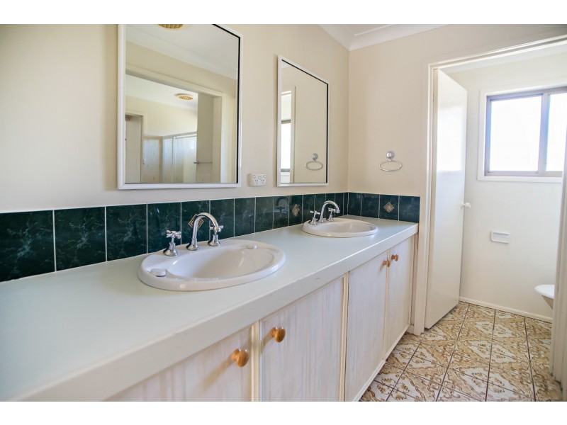 10 Battinga Close, Taree NSW 2430