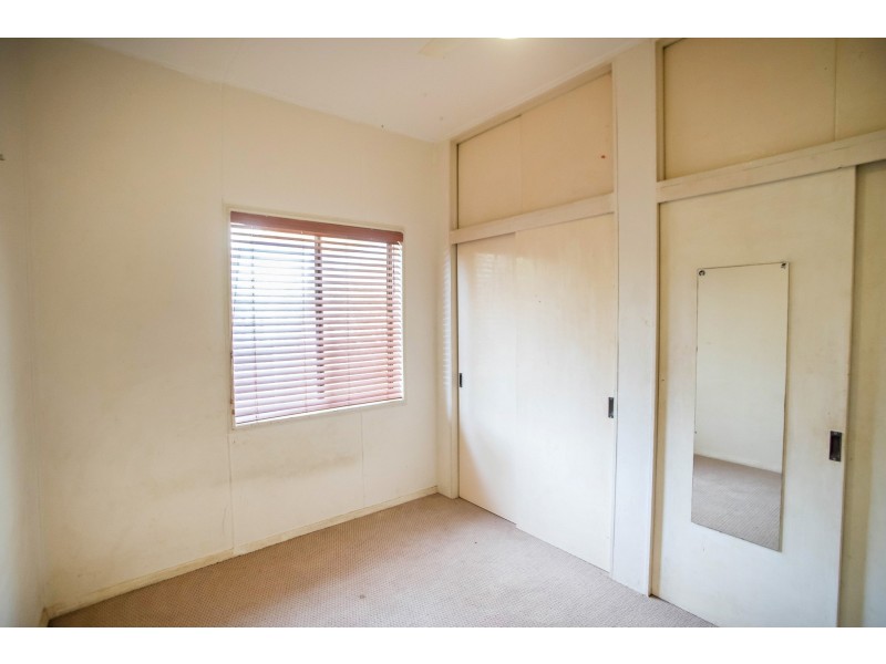 102-104 Old Bar Road, Old Bar NSW 2430