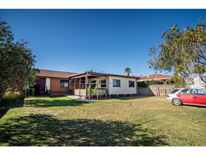 24 Bangalow Place, Taree NSW 2430