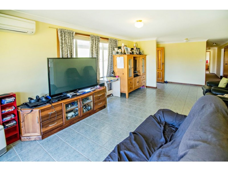 5 Redbank Road, Old Bar NSW 2430