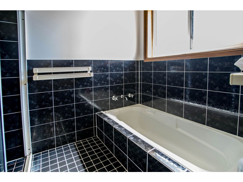 5 Redbank Road, Old Bar NSW 2430