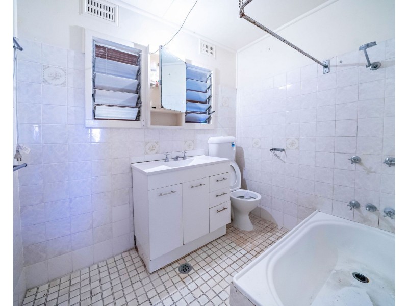 7 CRESCENT AVENUE, Taree NSW 2430