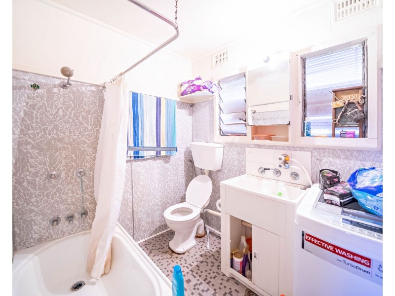 7 CRESCENT AVENUE, Taree NSW 2430