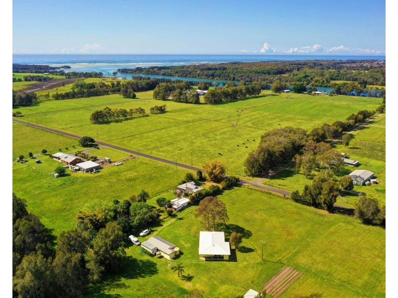 169 Cowans Lane, Oxley Island NSW 2430