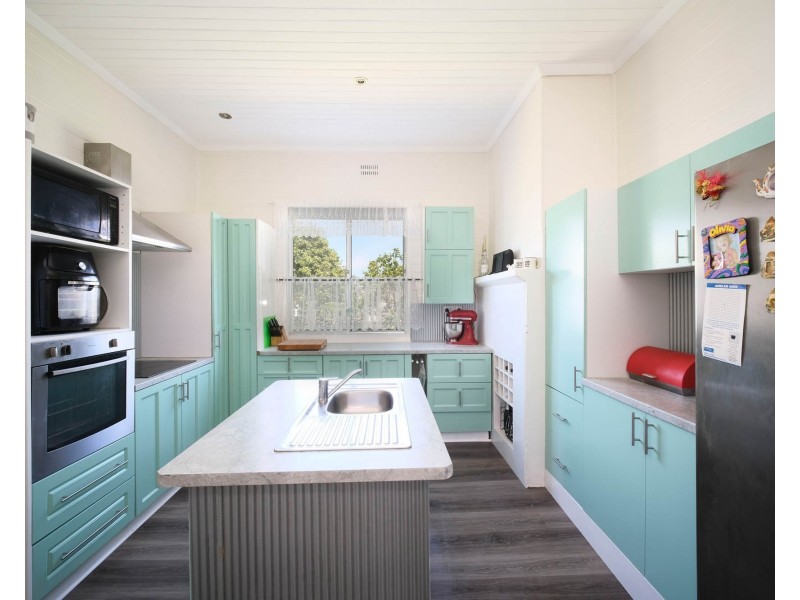 11 Surbiton Place, Mitchells Island NSW 2430