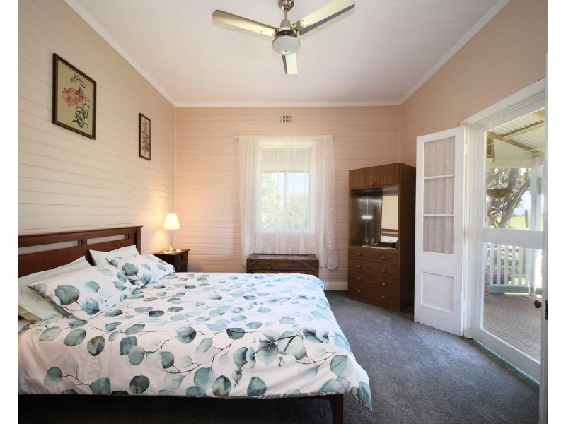 11 Surbiton Place, Mitchells Island NSW 2430