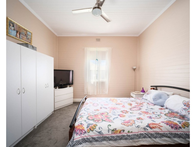 11 Surbiton Place, Mitchells Island NSW 2430