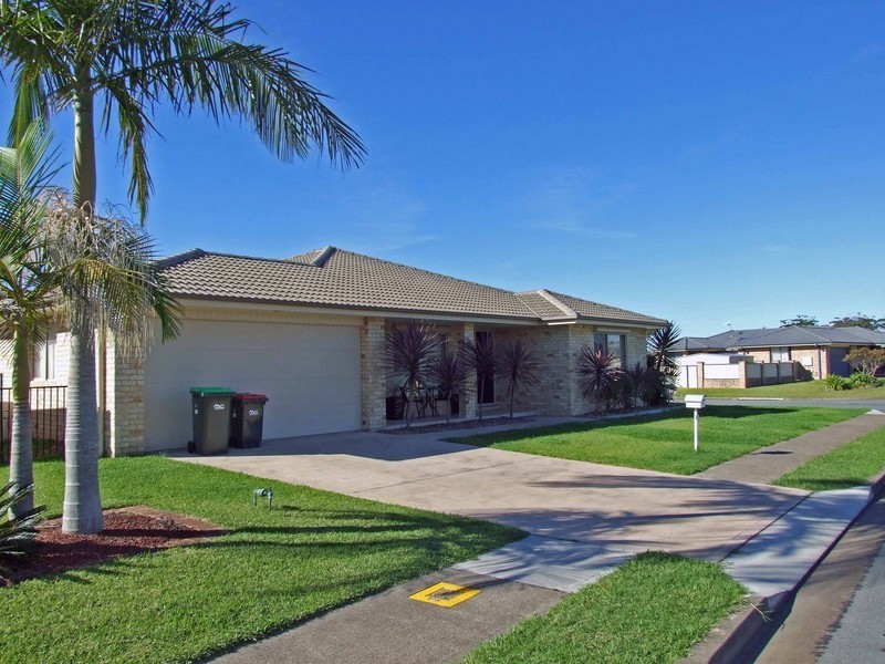 9 Bluehaven Drive, Old Bar NSW 2430