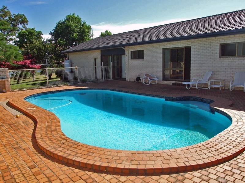 2 Phillip Close, Taree NSW 2430