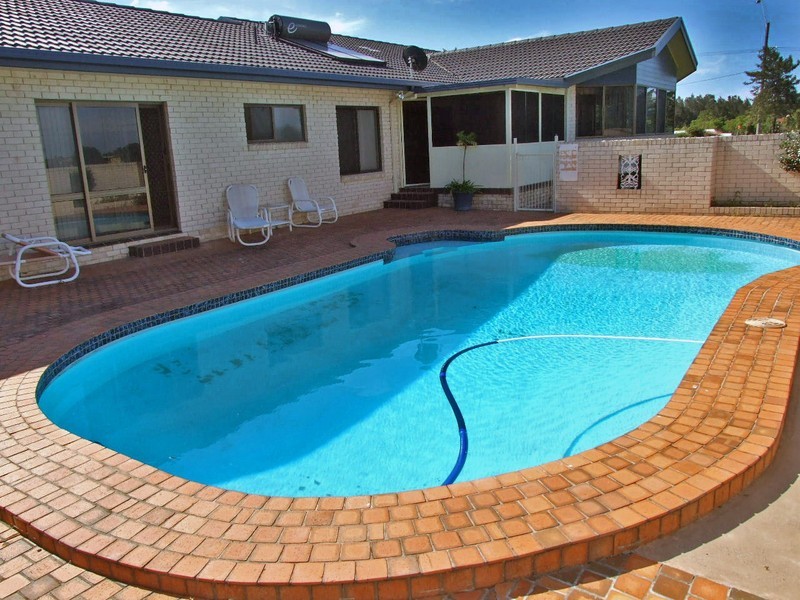 2 Phillip Close, Taree NSW 2430