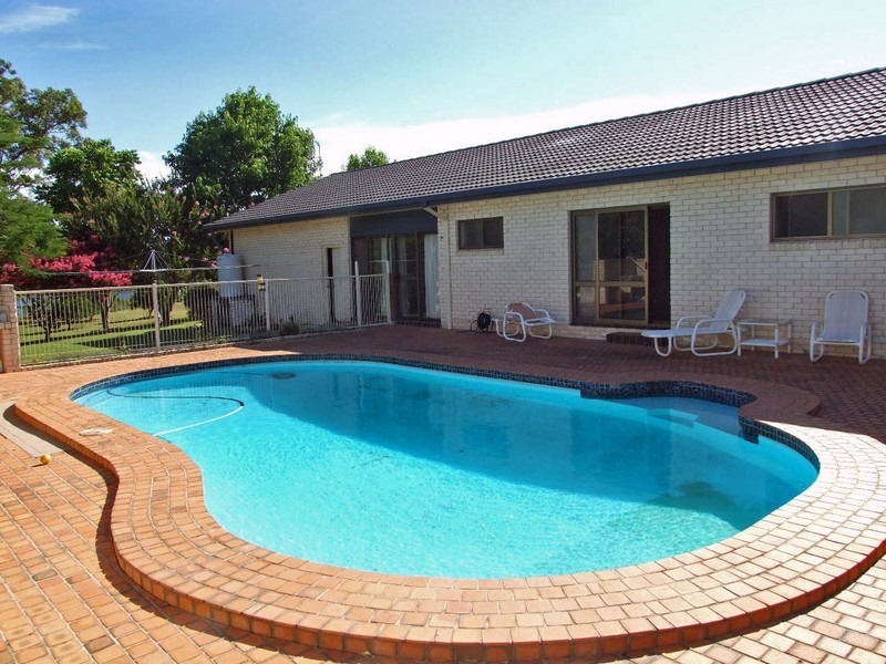 2 Phillip Close, Taree NSW 2430