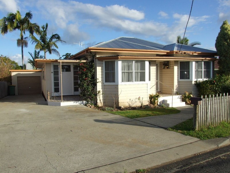 16 Crescent Avenue, Taree NSW 2430