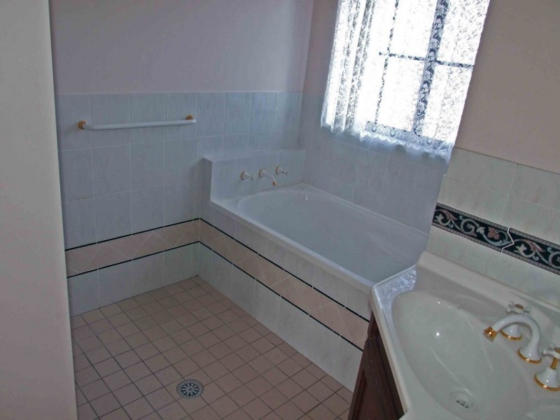 111 Bunyarra Place, Hillville NSW 2430