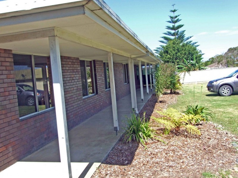 95 Old Bar Road, Old Bar NSW 2430