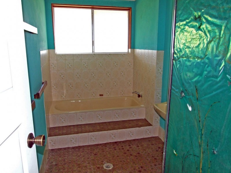 95 Old Bar Road, Old Bar NSW 2430