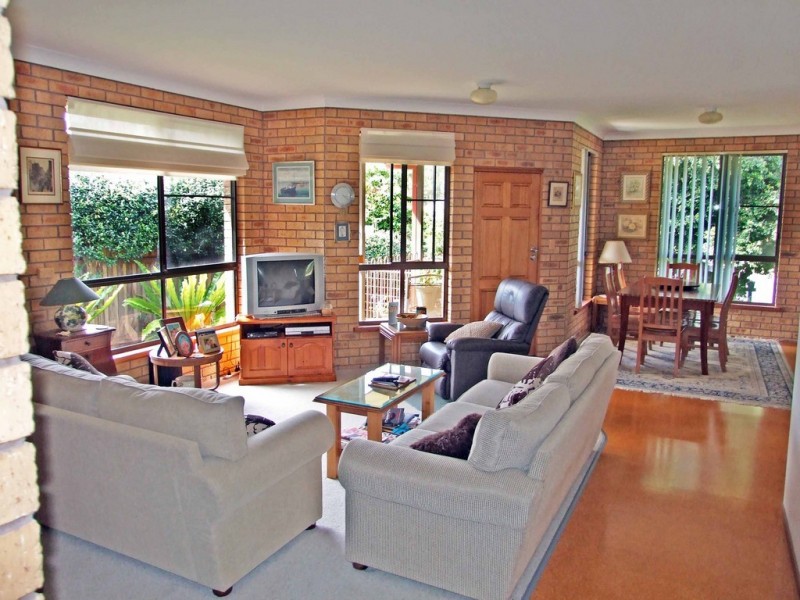 8 Eucalypt Close, Old Bar NSW 2430