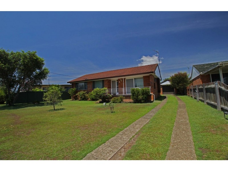 2 Donald Avenue, Taree NSW 2430