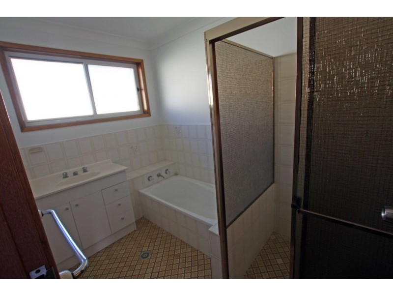 4 Tern Close, Old Bar NSW 2430