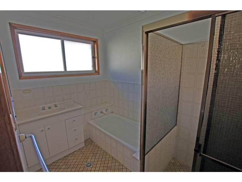 4 Tern Close, Old Bar NSW 2430