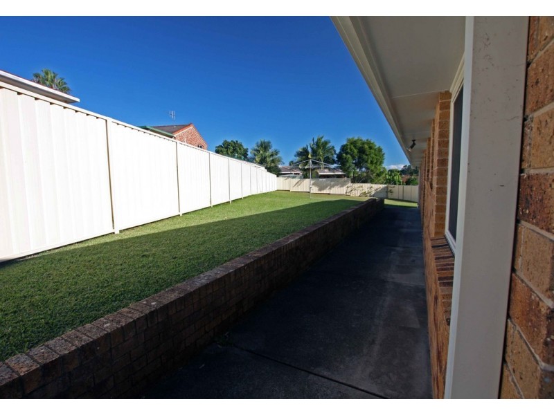 4 Tern Close, Old Bar NSW 2430