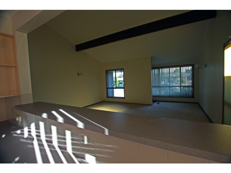 2/85 Old Bar Road, Old Bar NSW 2430