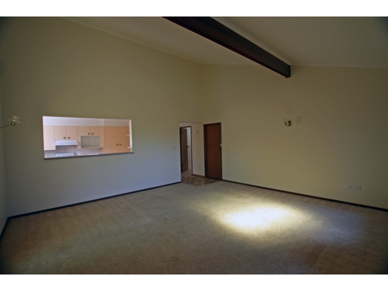 2/85 Old Bar Road, Old Bar NSW 2430