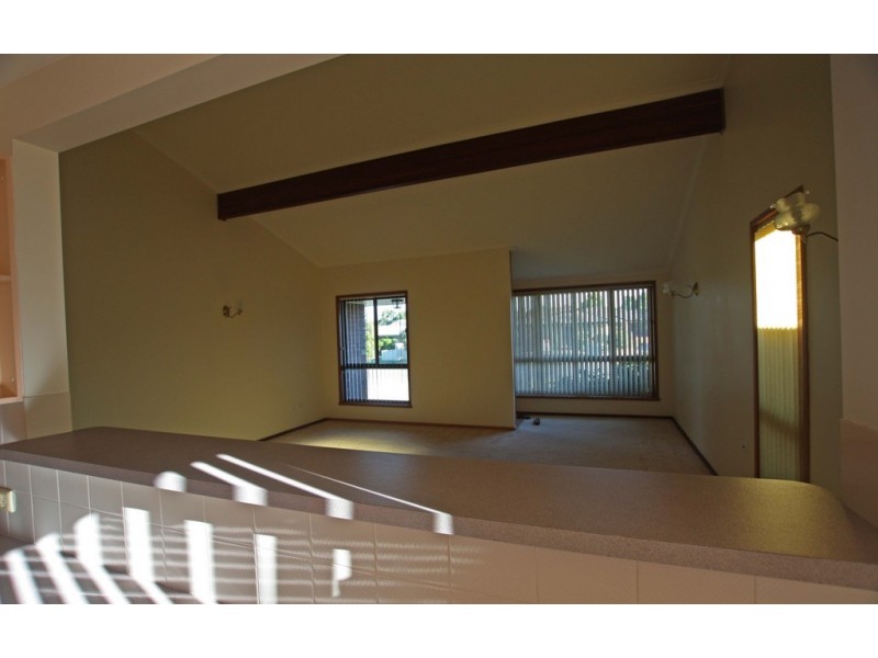 2/85 Old Bar Road, Old Bar NSW 2430