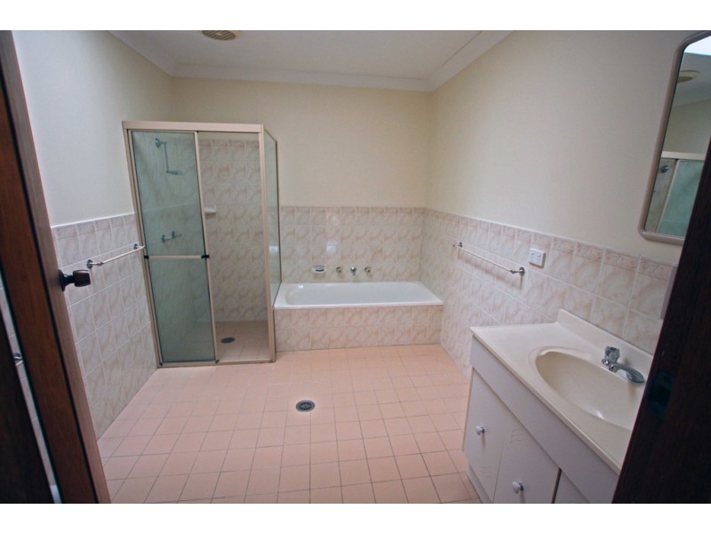 2/85 Old Bar Road, Old Bar NSW 2430