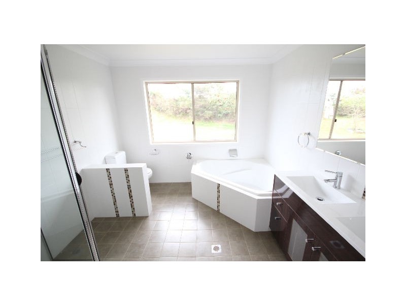 16 The Cedars Drive, Wingham NSW 2429