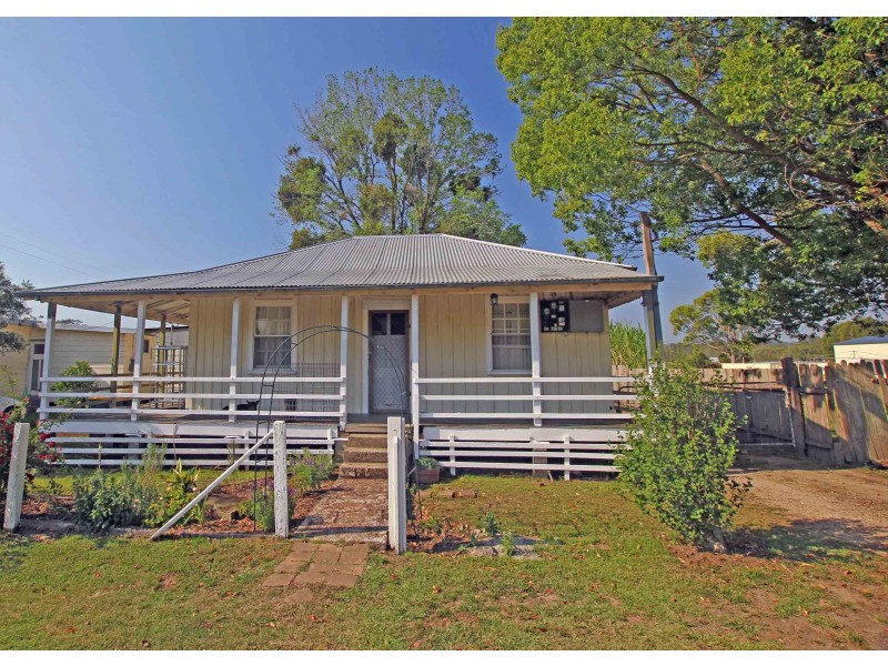 4 Wharf Street, Coopernook NSW 2426